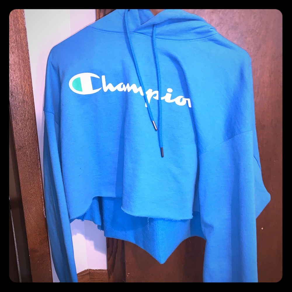 Cropped men’s Champion hoodie